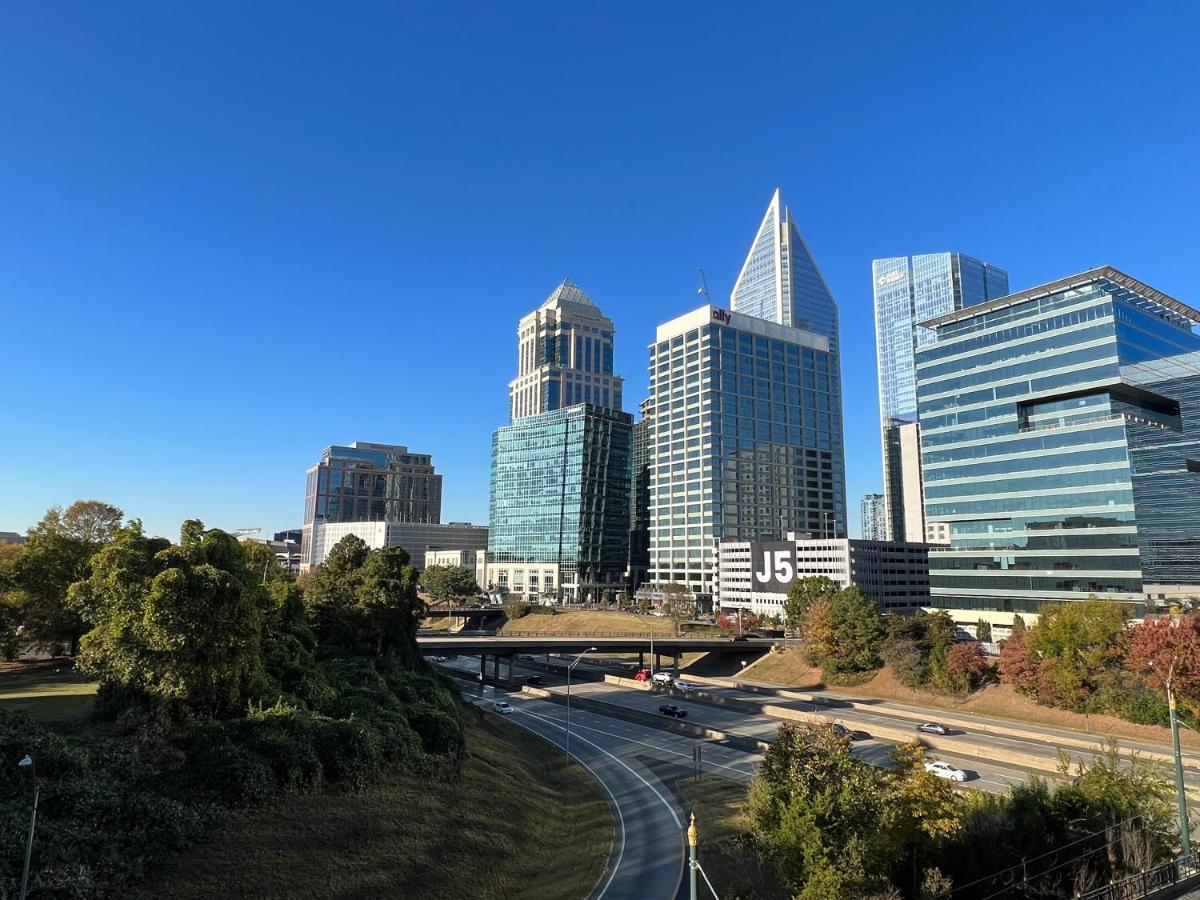 Spacious 2 Bed, 2 Bath Uptown Gem In The Heart Of The City-Parking-Wi-Fi-Balcony Cgv Charlotte Exterior photo